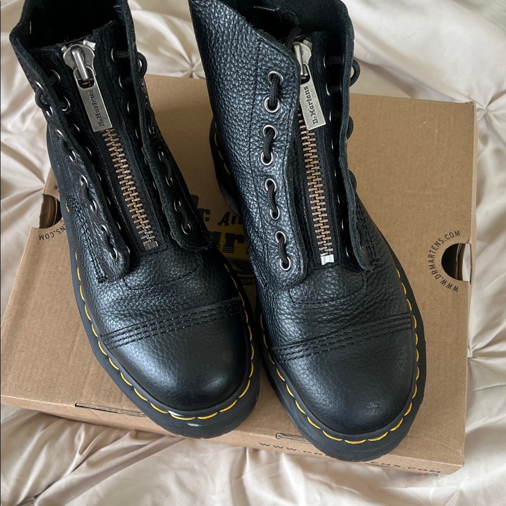 Dr Martens Sinclair Quad Boots - Picture 3 of 5